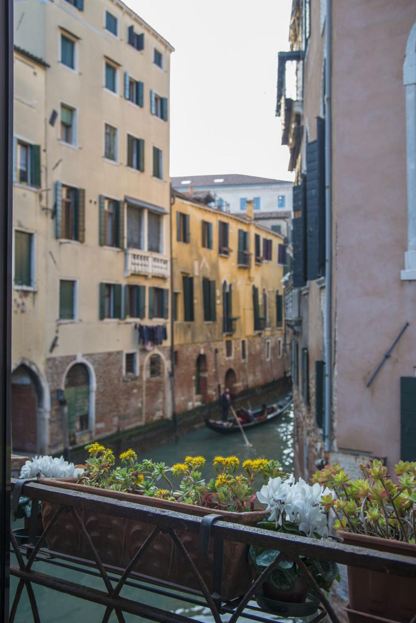 Tre Sestieri Terrace - Canal View 2024 Venedig Zimmer foto