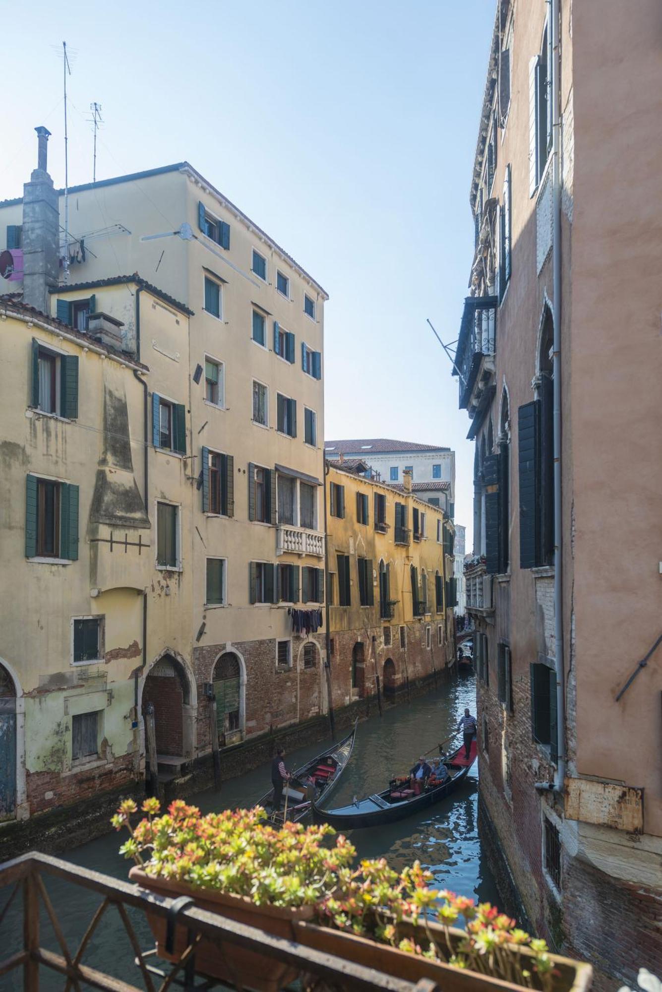 Tre Sestieri Terrace - Canal View 2024 Venedig Zimmer foto