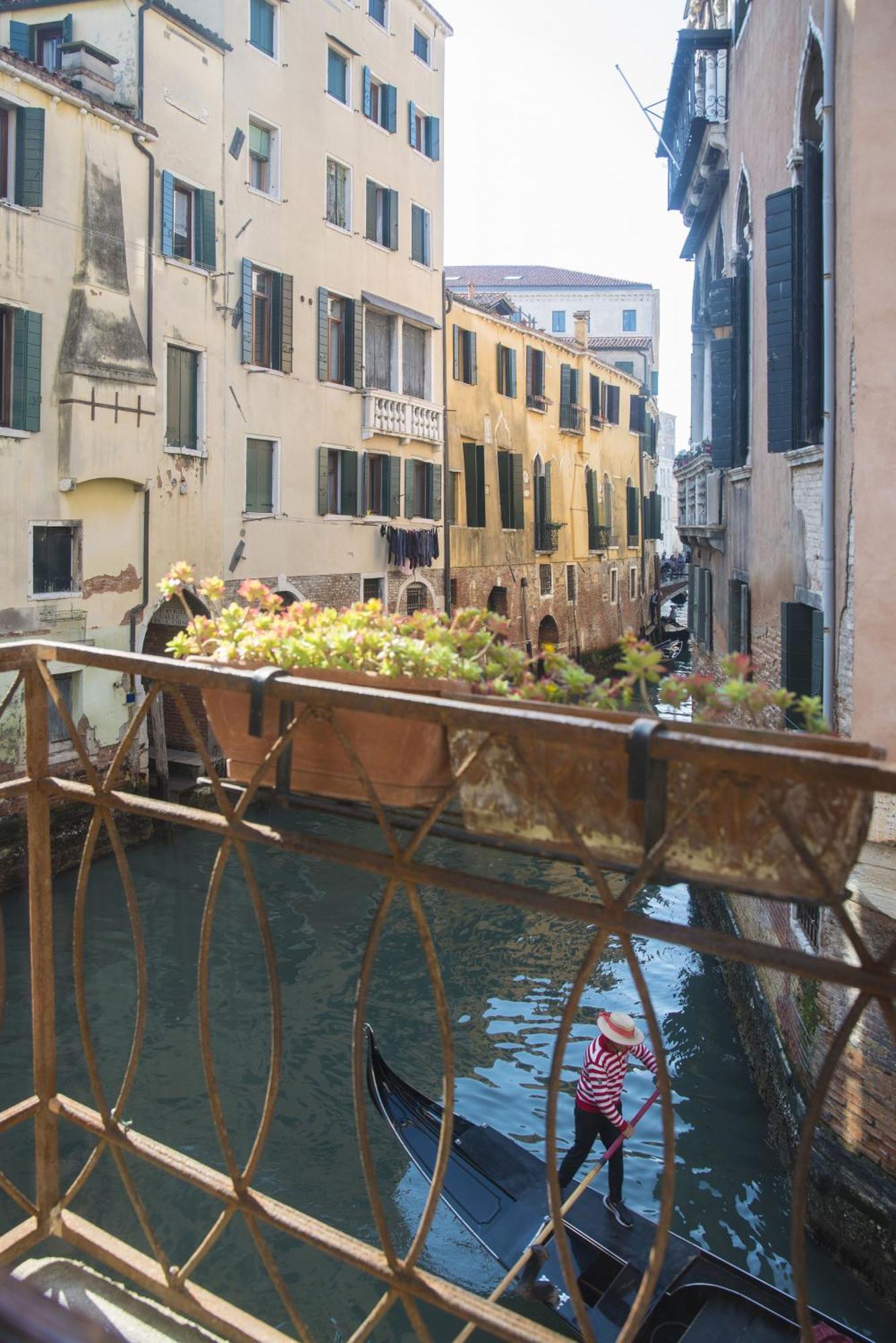 Tre Sestieri Terrace - Canal View 2024 Venedig Zimmer foto